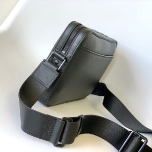 Alternative view of p570M43918 Full Leather M44165 Starry Sky M44169 Green  N40408 Blue Grid N40421 Yellow Grid Top-tier Authentic Messenger Bag Green Fabric Texture Gray 3D Logo Black Leather Bottom Right Corner Men's Small Crossbody Bag oo This style by Dark is designed for crossbody wear, a fashionable everyday crossbody bag.Dimensions: 26.0 x 17.0 x 5.0 cm